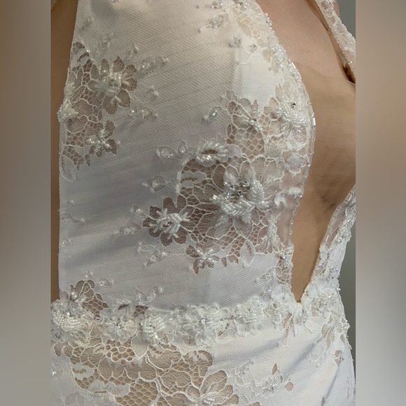 Long Wedding Dress - Size 12 - Vneck Line - Mermaid Shape - Picture 6 of 9